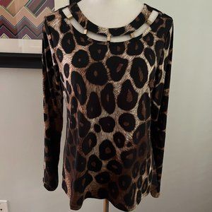Diana Belle Leopard Print w/Metal Accents Long-sleeved Top M